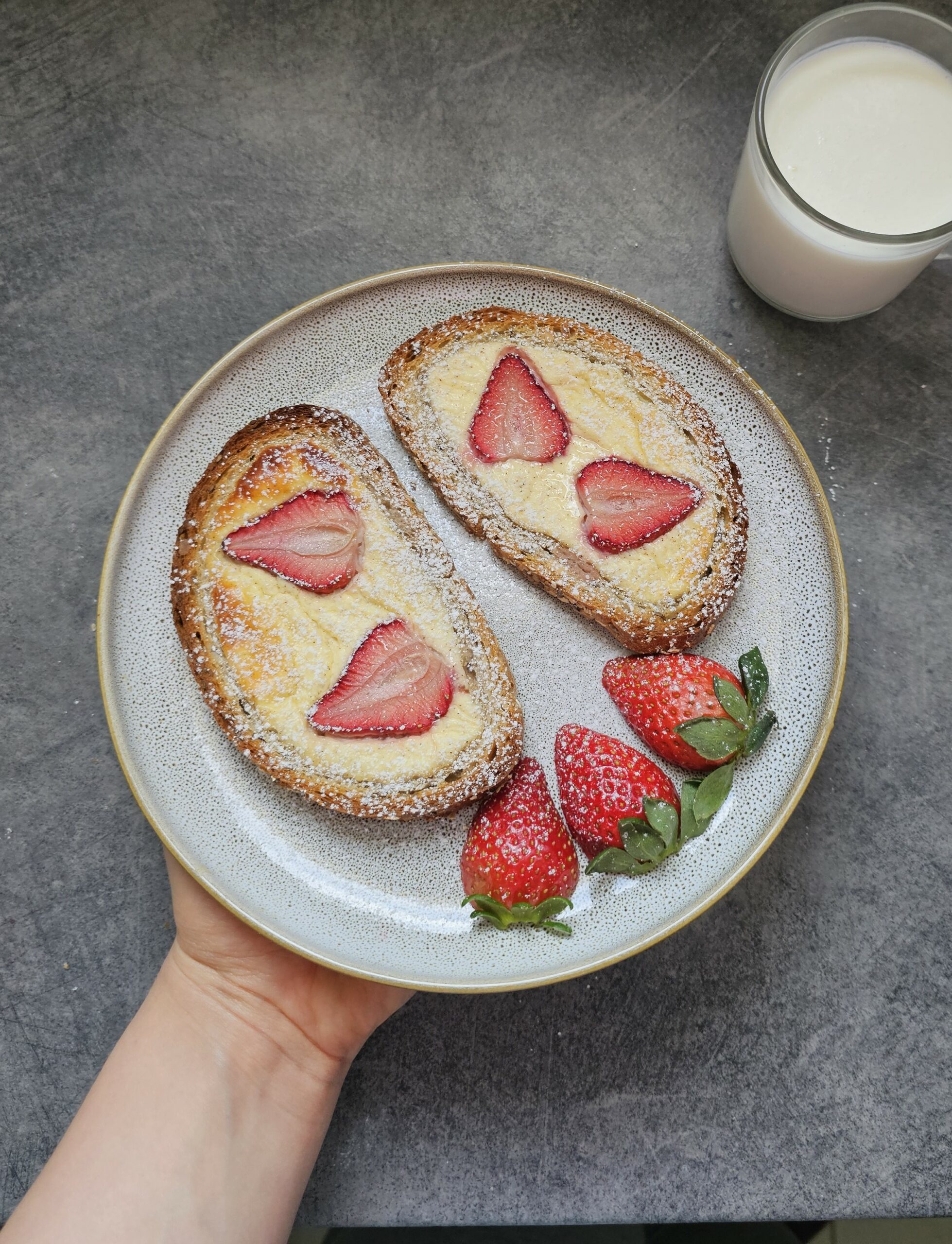 Zapiekane kanapki z jogurtem