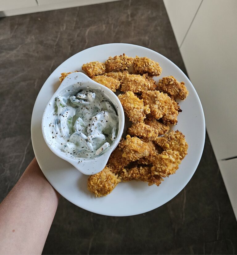 Nuggetsy z sosem tzatziki