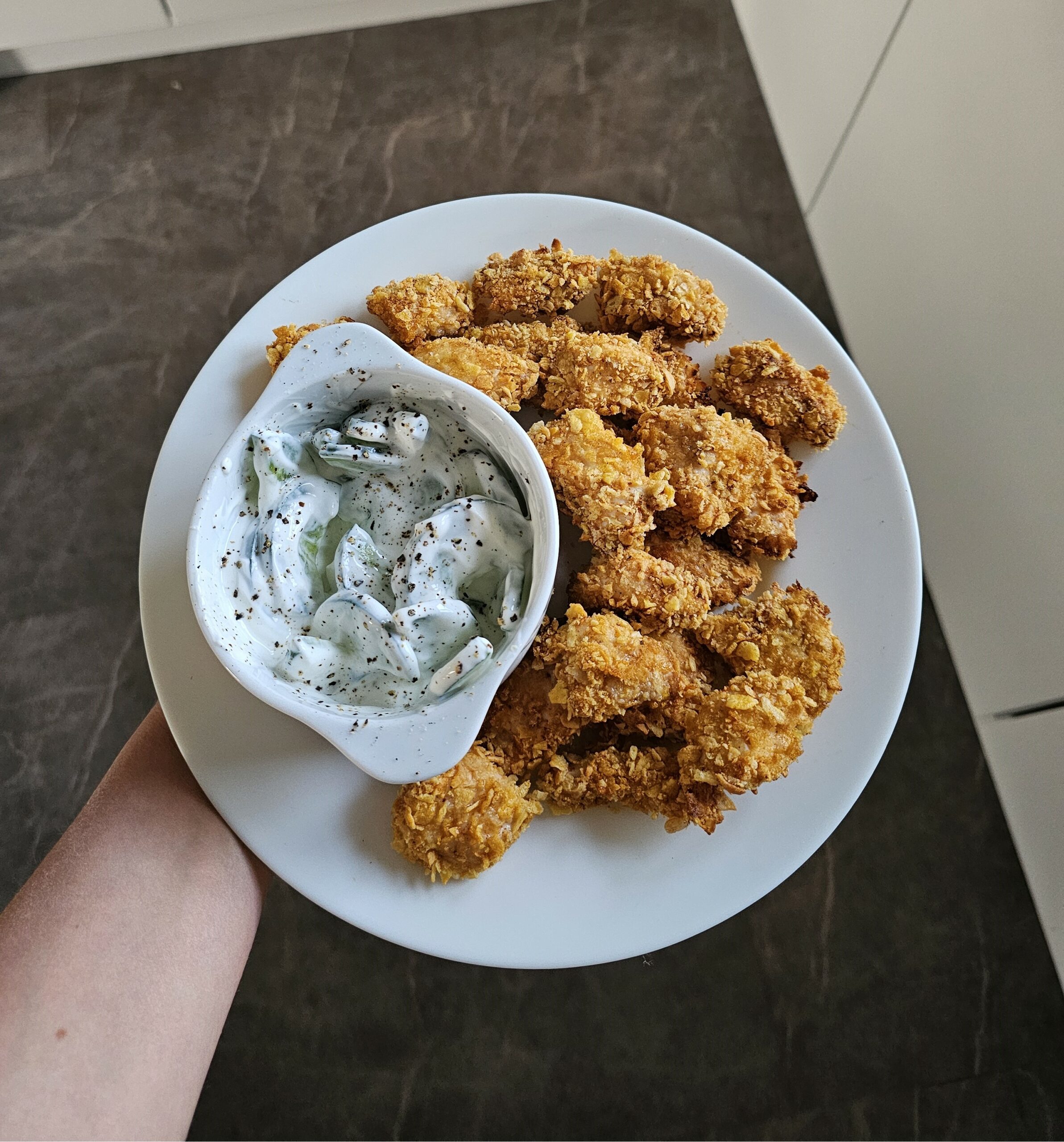 Nuggetsy z sosem tzatziki