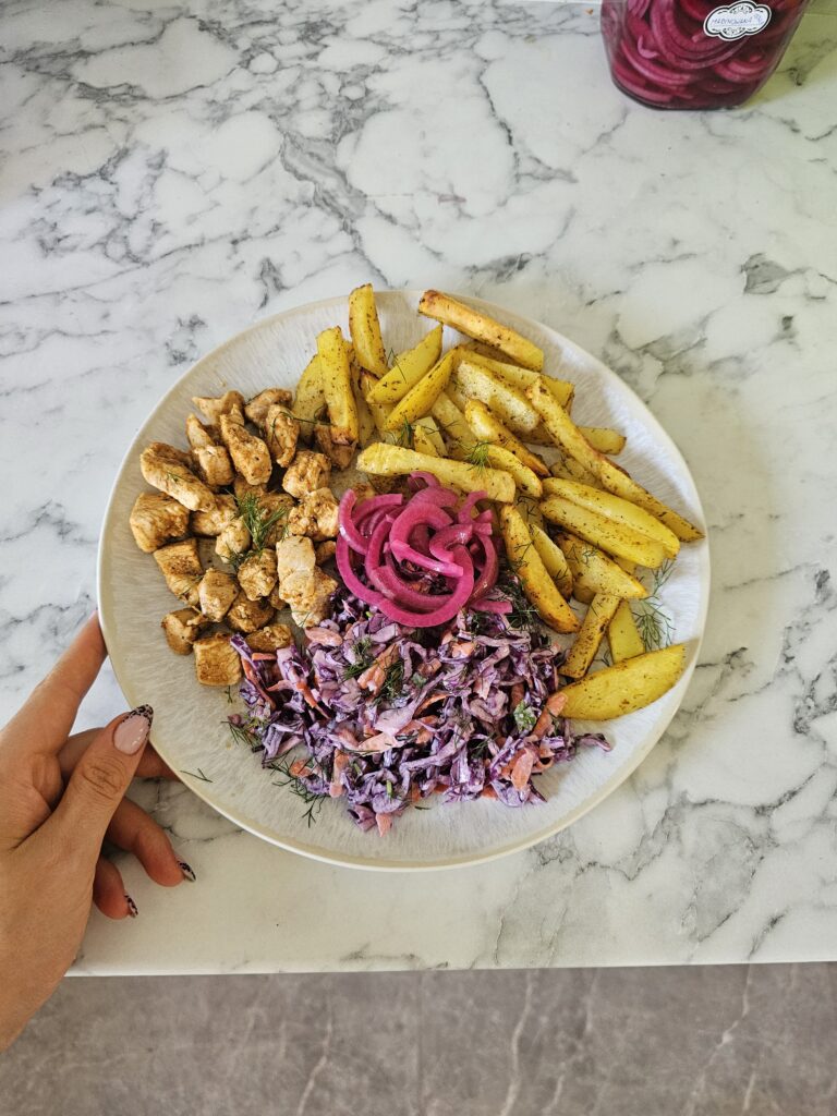 Domowy kebab na talerzu