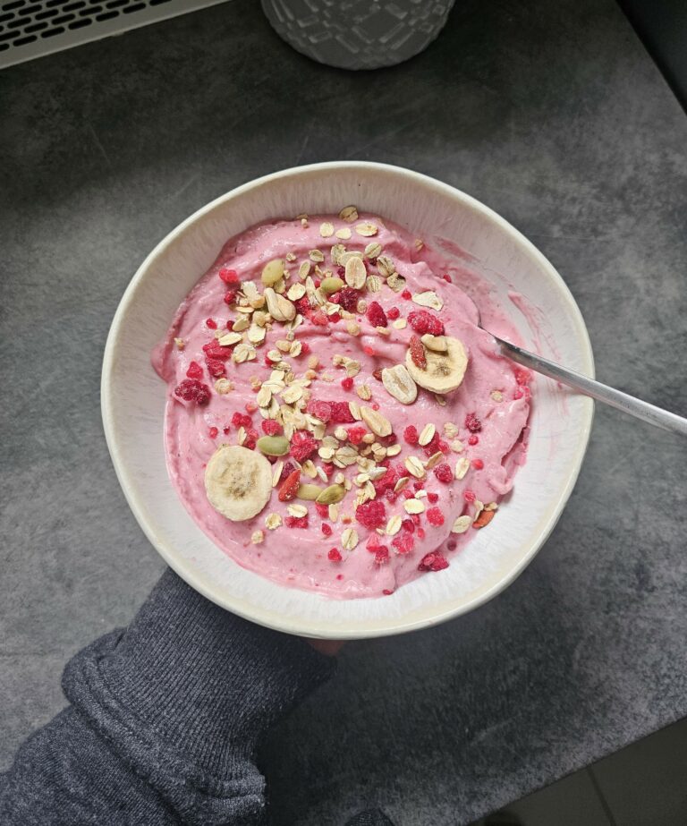 Domowe lody bananowo-malinowe